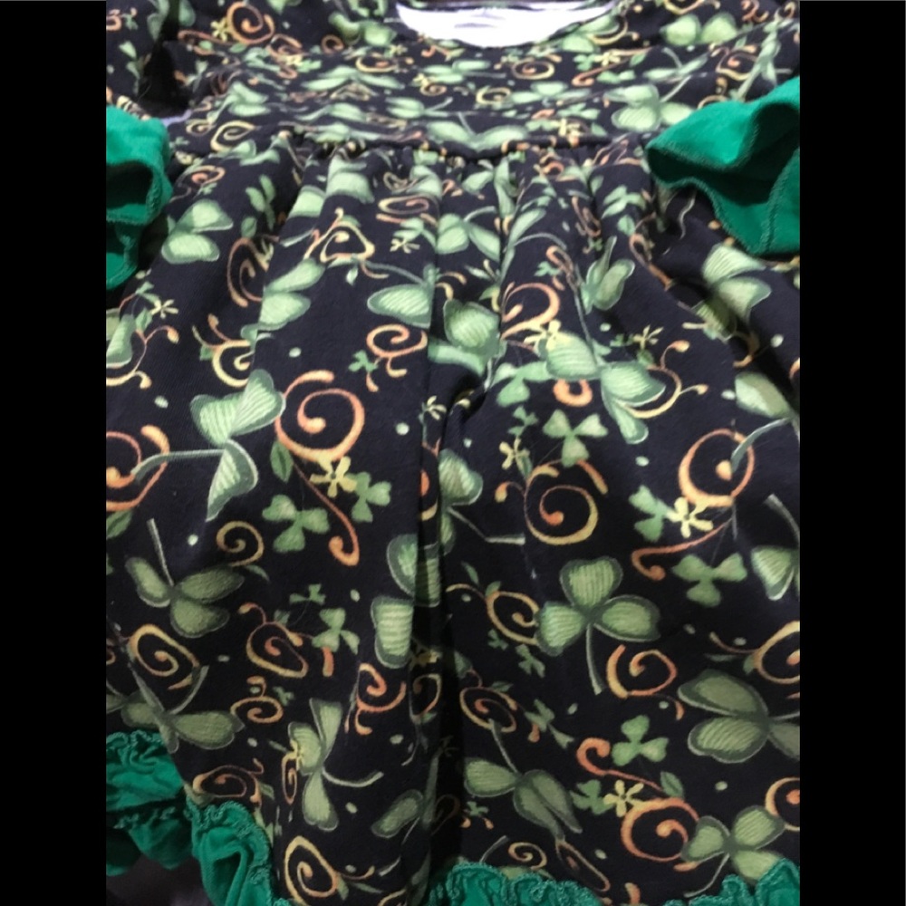 Girls size large clover holiday dress